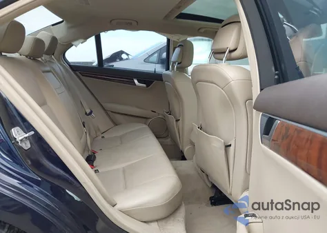 2014 Mercedes-Benz C-Class C 250 Sport z USA, uszkodzony, nr VIN WDDGF4HB8EG214183